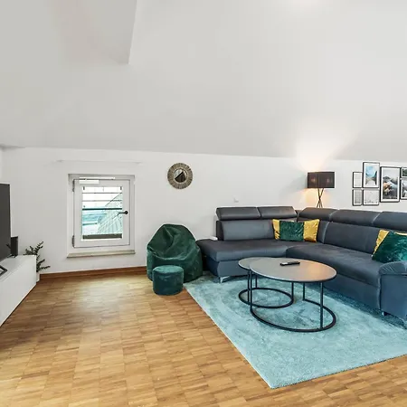 Апартаменты Dnd Design Loft I 170qm I Parken I Balkon I Workstation I Netflix I Kaffee I Waschmaschine I Trockner I Xbox I Ausblick Вюрцбург