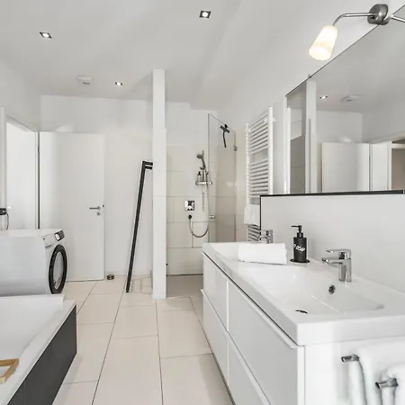 Dnd Design Loft I 170qm I Parken I Balkon I Workstation I Netflix I Kaffee I Waschmaschine I Trockner I Xbox I Ausblick Вюрцбург